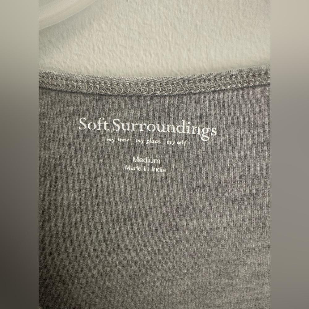 SOFT SURROUNDINGS Womens Knit TOP 3/4 Sleeve GRAY Embroidered Size M - Picture 5 of 7